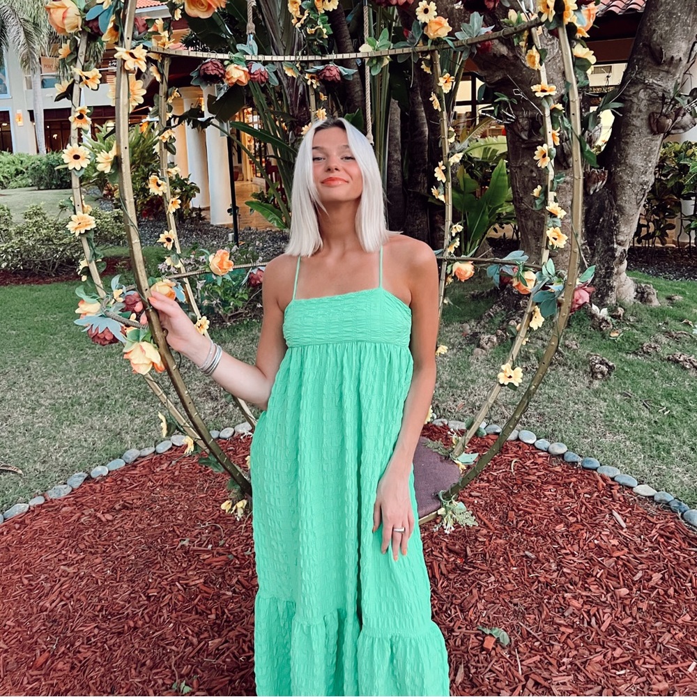 Size small, green, textured, Zara sundress. Worn once. 💚